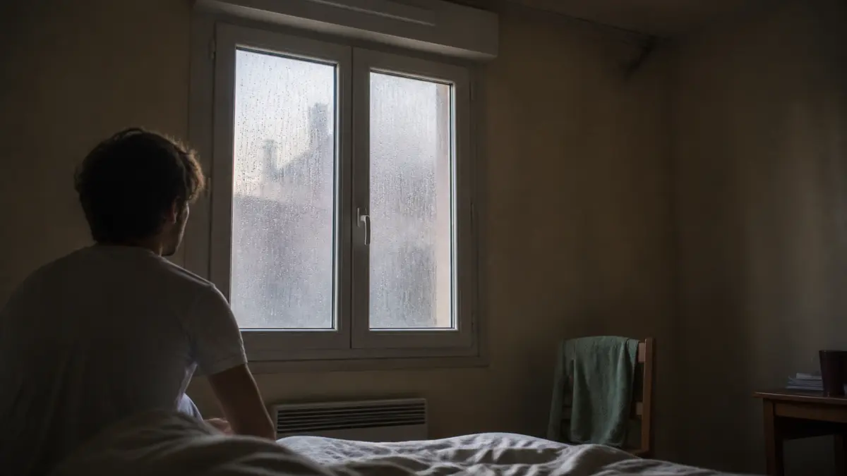 Humidité dans une chambre : que faire avant que la moisissure s’installe ?